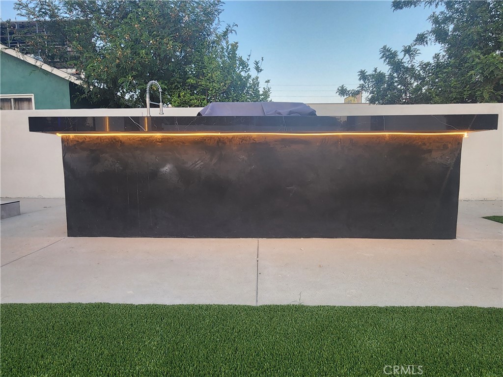 https://media.crmls.org/medias/732b3ab5-42a0-4813-82ae-3794daa5ba7a.jpg?preset=X-Large
