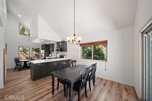 Detail Gallery Image 7 of 33 For 574 Mill Ct, Lake Arrowhead,  CA 92352 - 3 Beds | 2 Baths