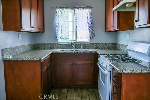 Detail Gallery Image 10 of 11 For 431 W 81st St, Los Angeles,  CA 90003 - 7 Beds | 3 Baths