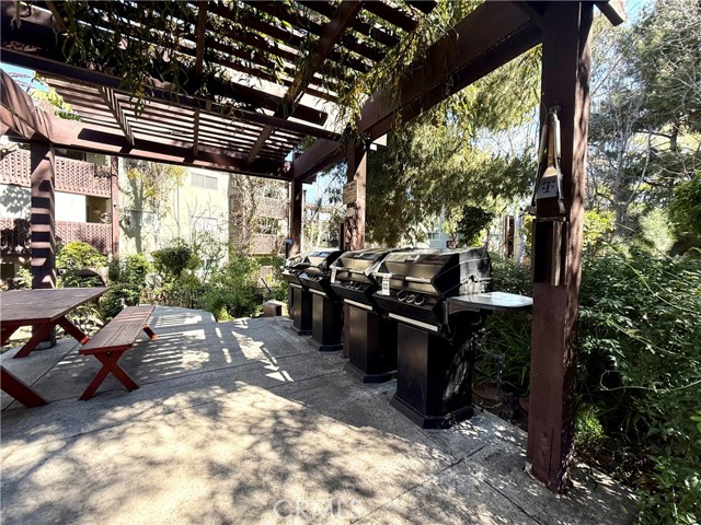 Detail Gallery Image 29 of 31 For 5870 Benner St #204,  Los Angeles,  CA 90042 - 2 Beds | 2 Baths