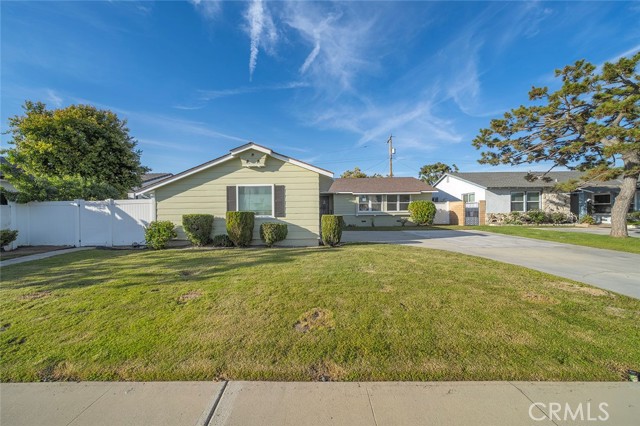 Detail Gallery Image 3 of 31 For 2870 W Monroe, Anaheim,  CA 92801 - 3 Beds | 2 Baths