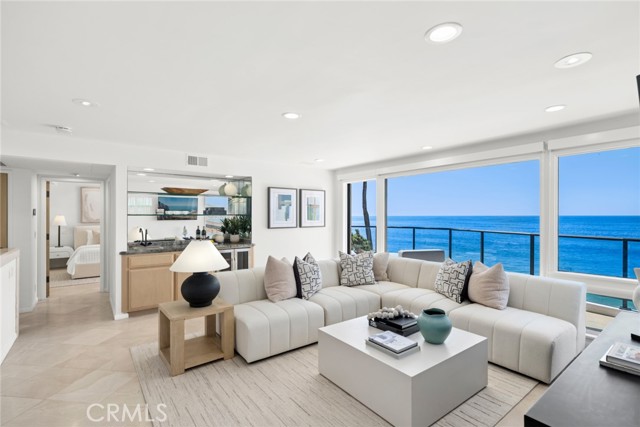 Detail Gallery Image 14 of 56 For 921 Gaviota Dr, Laguna Beach,  CA 92651 - 7 Beds | 7/1 Baths