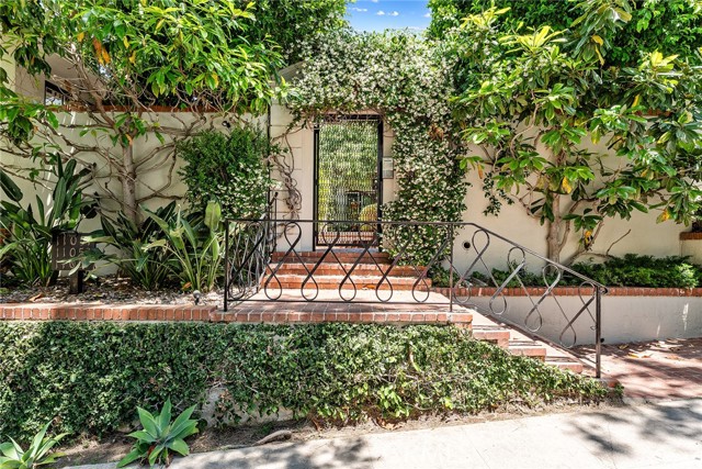 11053 Strathmore Drive, Westwood - Century City CA: https://media.crmls.org/medias/732c75df-dc8e-4ace-9a02-7da8c1cfa118.jpg
