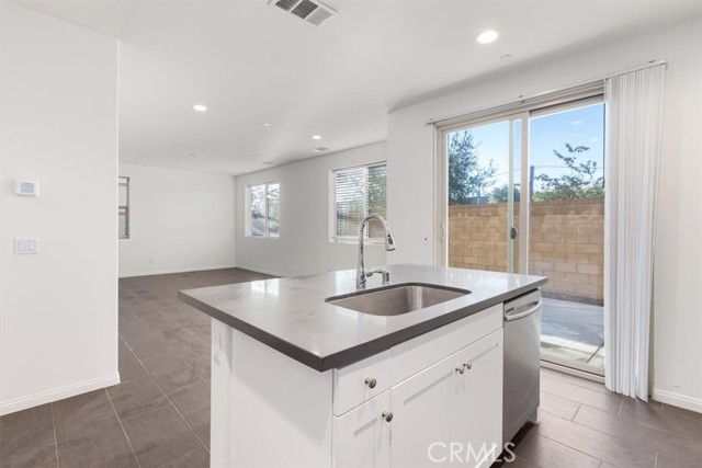 Detail Gallery Image 10 of 47 For 3126 E Painted Crescent St, Ontario,  CA 91762 - 3 Beds | 2/1 Baths