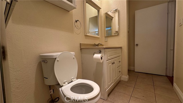 Detail Gallery Image 9 of 13 For 7632 Topanga Canyon Bld #102,  Canoga Park,  CA 91304 - 1 Beds | 1 Baths