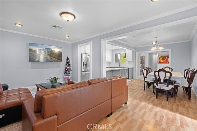 Detail Gallery Image 9 of 37 For 6902 Quakertown Ave, Winnetka,  CA 91306 - 5 Beds | 3 Baths