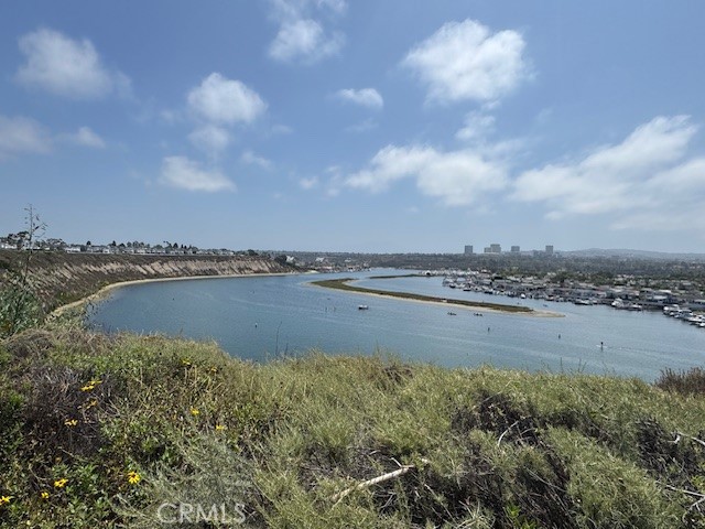 https://media.crmls.org/medias/732f0aac-837b-4d4b-aa1a-098d0d811df2.jpg?preset=X-Large