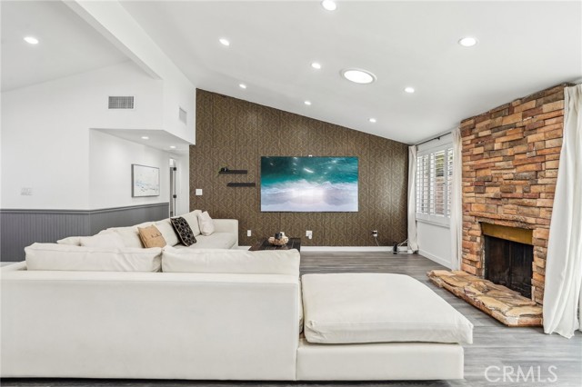 5633 Rawlings Avenue, Woodland Hills CA: https://media.crmls.org/medias/732ff94a-f167-4051-91b2-03f86fcdd6ab.jpg