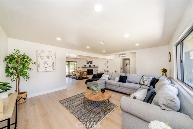 Detail Gallery Image 12 of 58 For 19605 Galway St, Rialto,  CA 92377 - 5 Beds | 3 Baths