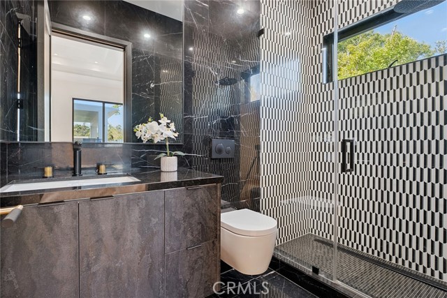 Detail Gallery Image 29 of 74 For 13807 Magnolia Bld, Sherman Oaks,  CA 91423 - 5 Beds | 4/1 Baths