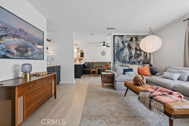 Detail Gallery Image 7 of 41 For 10139 Arleta Ave #2, Arleta,  CA 91331 - 3 Beds | 3 Baths