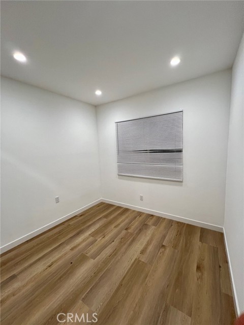 Detail Gallery Image 5 of 8 For 18658 Runnymede St., Reseda,  CA 91335 - 1 Beds | 1 Baths