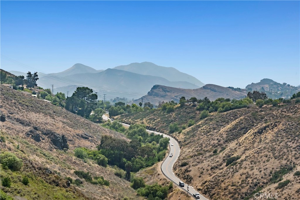 https://media.crmls.org/medias/7331f81f-e986-422c-b88b-b5568f0d5924.jpg?preset=X-Large