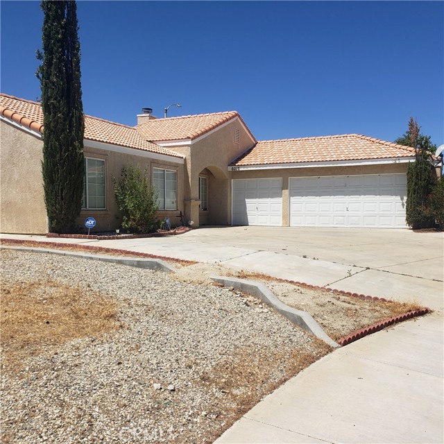 Detail Gallery Image 5 of 27 For 6012 Sandpiper Pl, Palmdale,  CA 93552 - 4 Beds | 2 Baths