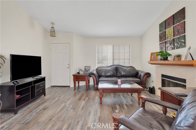Detail Gallery Image 6 of 33 For 12439 Glennaire Pl, Victorville,  CA 92395 - 2 Beds | 2 Baths