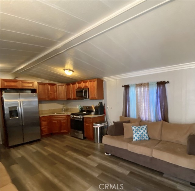 Detail Gallery Image 5 of 17 For 850 W Mission Blvd #B21,  Ontario,  CA 91762 - 2 Beds | 2 Baths