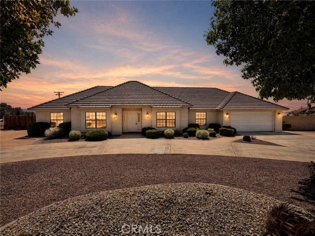 14890 Apple Valley, Apple Valley CA: https://media.crmls.org/medias/733494a2-f655-4d6d-96b3-9a0f6dd8ce99.jpg