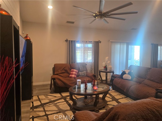 Detail Gallery Image 6 of 37 For 10438 7th, Hesperia,  CA 92345 - 4 Beds | 3 Baths