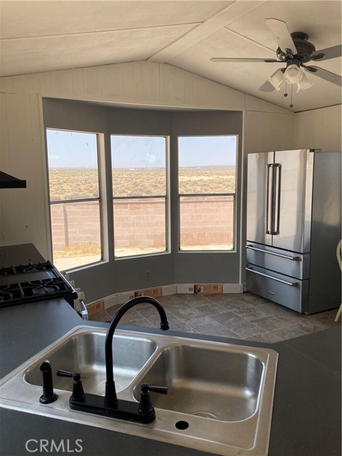 Detail Gallery Image 4 of 19 For 16450 Frontage Rd #26,  North Edwards,  CA 93523 - 2 Beds | 1 Baths