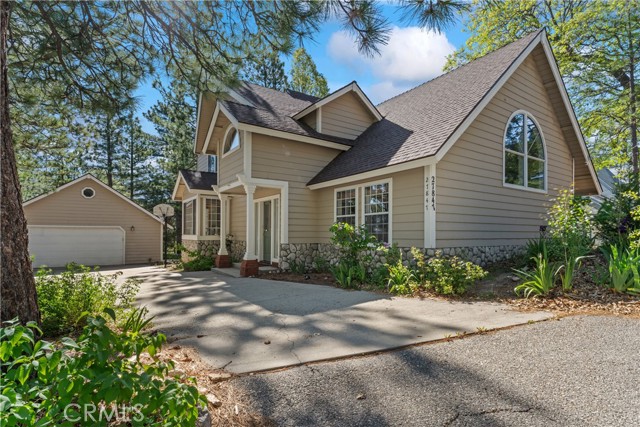 Detail Gallery Image 1 of 49 For 27847 St Bernard Ln, Lake Arrowhead,  CA 92352 - 3 Beds | 3 Baths