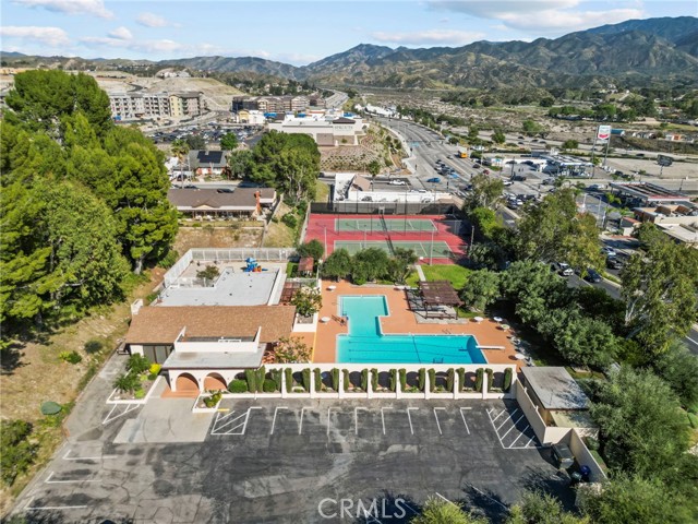 Detail Gallery Image 42 of 44 For 16503 Fairglade, Canyon Country,  CA 91387 - 4 Beds | 3 Baths