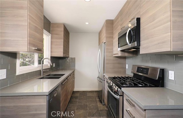 Detail Gallery Image 11 of 34 For 394 Moss St, Laguna Beach,  CA 92651 - 3 Beds | 2/1 Baths