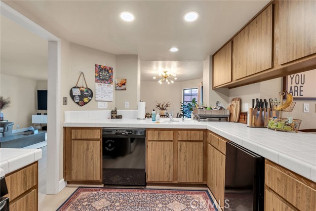 Detail Gallery Image 18 of 37 For 230 Bethany Rd #210,  Burbank,  CA 91504 - 2 Beds | 2 Baths