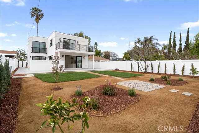 Detail Gallery Image 15 of 19 For 6830 N Lubao Ave, Winnetka,  CA 91306 - 5 Beds | 6 Baths
