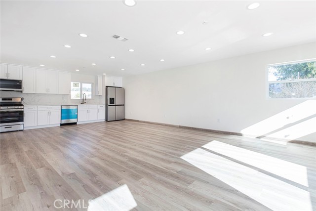 Detail Gallery Image 7 of 26 For 1754 N Berendo St #D,  Los Angeles,  CA 90027 - 3 Beds | 2/1 Baths