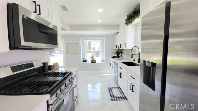 38320 Rosemarie Street, Palmdale CA: https://media.crmls.org/medias/7338e268-4618-454c-930e-2e8a0f6f1c1e.jpg