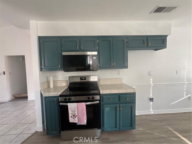 Detail Gallery Image 12 of 17 For 7704 River Mist Ave, Bakersfield,  CA 93313 - 3 Beds | 2 Baths