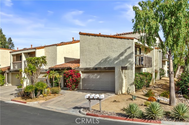 45436 Driftwood Drive, Palm Desert CA: https://media.crmls.org/medias/733a1645-59be-4e86-a3c6-ce9e6df13a4f.jpg