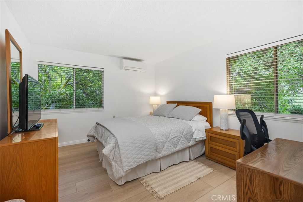 MLS #OC25261142 image #18