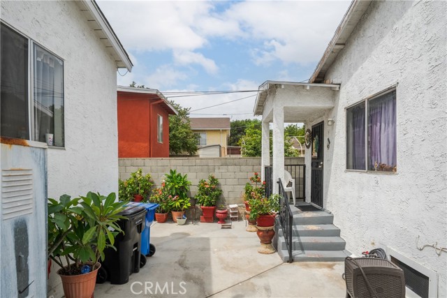 2719 Folsom Street, Los Angeles CA: https://media.crmls.org/medias/733bb8b2-9f41-4b75-b6ee-f7622084066f.jpg