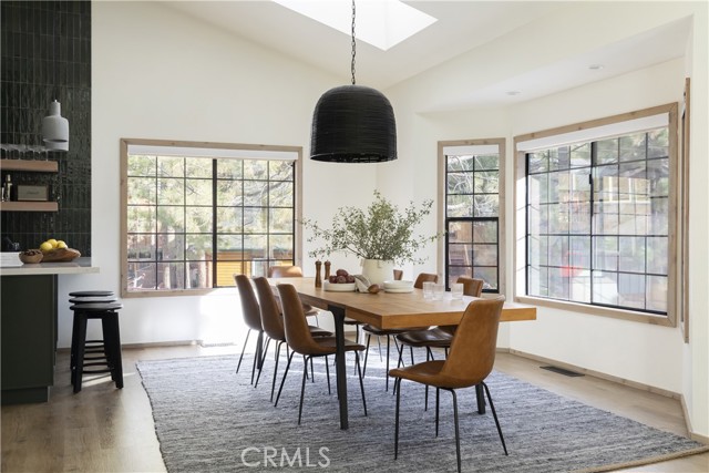 Detail Gallery Image 6 of 22 For 340 Crystal Lake Rd, Big Bear Lake,  CA 92315 - 4 Beds | 3 Baths