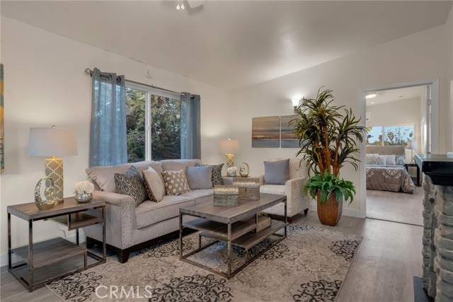 1048 Dexter Street, Los Angeles CA: https://media.crmls.org/medias/733d0f87-3449-4906-8fdf-b2b426304e9e.jpg