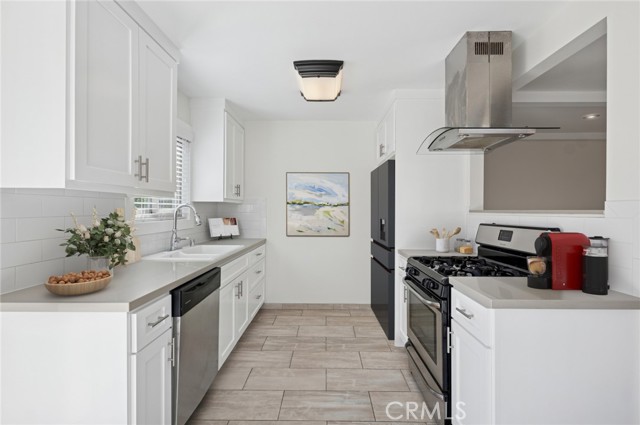 Detail Gallery Image 25 of 39 For 2048 Garden Ln, Costa Mesa,  CA 92627 - 7 Beds | 4 Baths