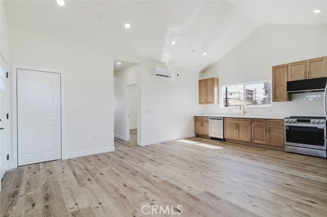 5732 Willowcrest Avenue, 3 photo 9