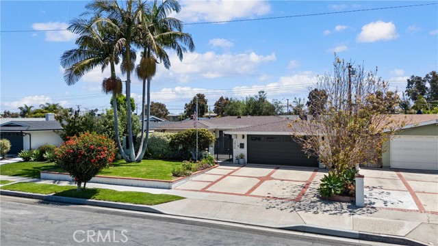 2924 Royal Palm Drive, Costa Mesa CA: https://media.crmls.org/medias/733e3e5d-aa50-46f0-95e6-eecf5b23d973.jpg