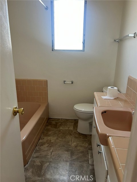 640 Elm Avenue, Long Beach CA: https://media.crmls.org/medias/733f9f85-1cbc-4cbd-879f-5333c9fe0534.jpg