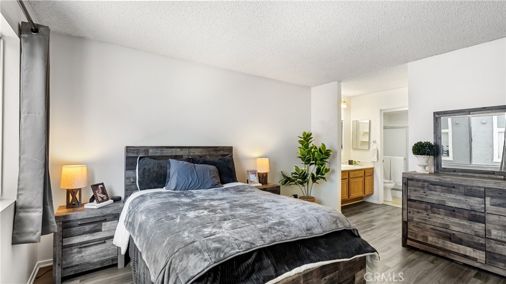 https://media.crmls.org/medias/733fdf56-58bc-4a2d-8b20-21118a0974d7.jpg?preset=X-Large
