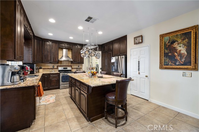 Detail Gallery Image 8 of 29 For 3734 Las Palmas, Palmdale,  CA 93550 - 5 Beds | 3 Baths