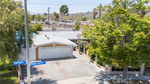 27703 Walnut Springs Avenue, Canyon Country CA: https://media.crmls.org/medias/73401b90-8809-4038-9080-64ebb5971ae4.jpg