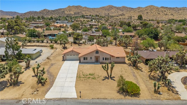 Detail Gallery Image 2 of 36 For 56595 Desert Gold Dr, Yucca Valley,  CA 92284 - 3 Beds | 2 Baths