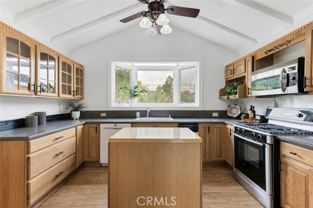 Detail Gallery Image 11 of 42 For 17716 Nordhoff St, Northridge,  CA 91325 - 4 Beds | 2 Baths