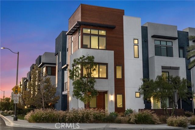 Detail Gallery Image 33 of 40 For 430 Transport, Tustin,  CA 92782 - 4 Beds | 3/1 Baths