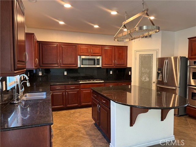 Detail Gallery Image 11 of 31 For 12772 Wine Cellar Ct, Rancho Cucamonga,  CA 91739 - 5 Beds | 4 Baths