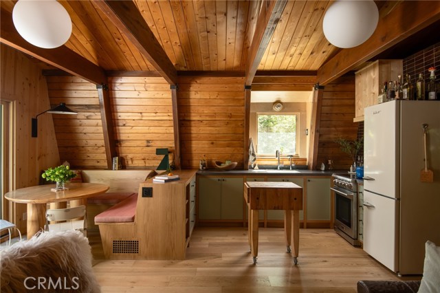 Detail Gallery Image 5 of 25 For 26486 Forest Ln, Twin Peaks,  CA 92391 - 2 Beds | 1/1 Baths