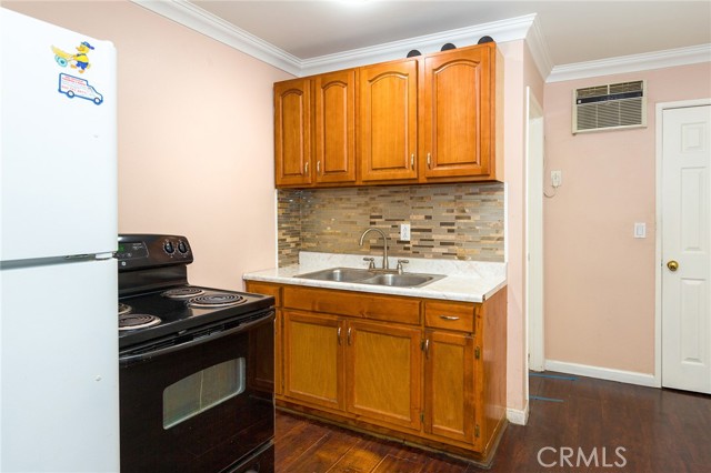 147 West Acacia Avenue, 142 photo 6