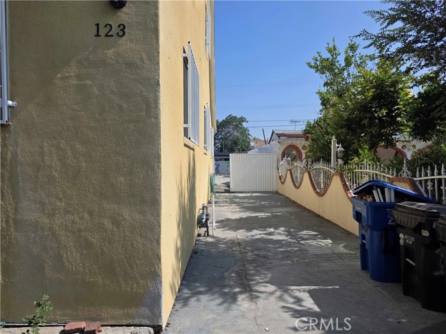 123 E Gage Avenue, Los Angeles CA: https://media.crmls.org/medias/7346036f-b480-45bf-9125-ac230d4c81fa.jpg